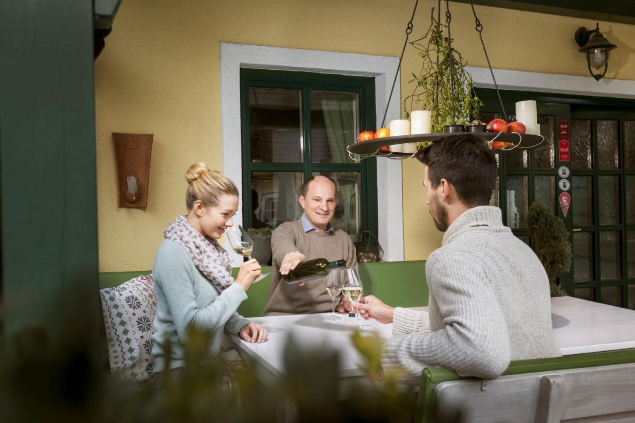 Weingut & Gaestezimmer Edelmann Goettlesbrunn Exterior photo