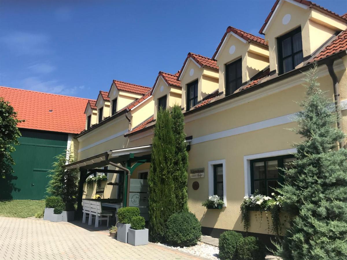Weingut & Gaestezimmer Edelmann Goettlesbrunn Exterior photo